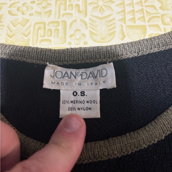 Vintage Black and Tan Sweater - Picture 4 of 9